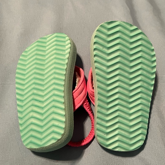 Unicorn 🦄 & Rainbow 🌈 Flip Flops - Picture 3 of 5